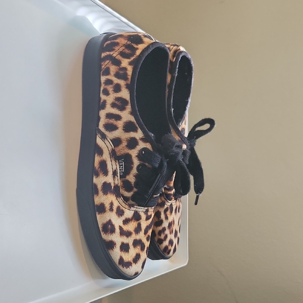 Vans * Authentic Lowpro Skate Shoe * Leopard / Brown * Size 6